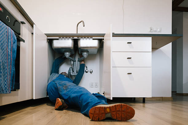 Professional Plumbing technician working in Saint Louisville, OH